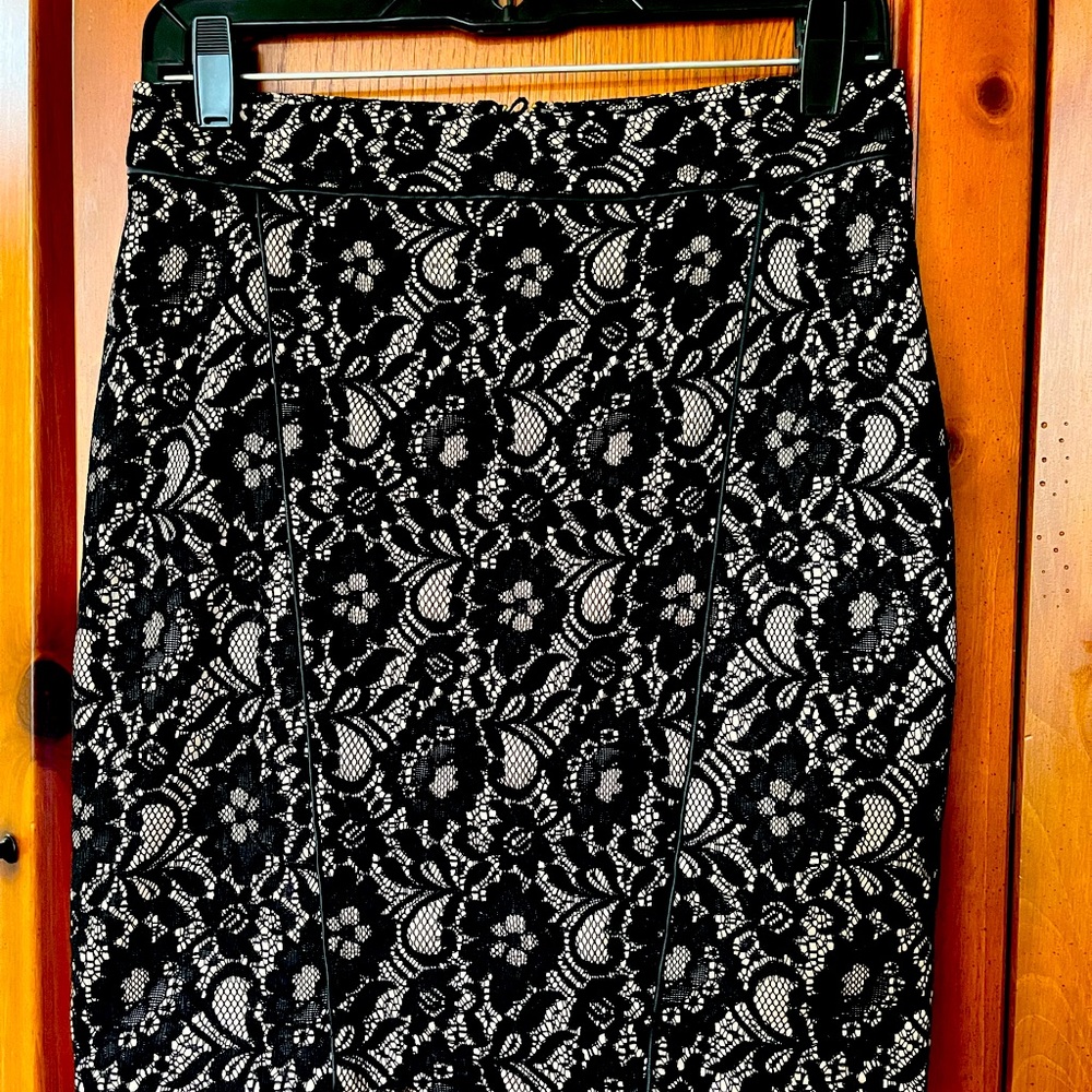 Express lace, fully lined size 2 skirt with stretch.